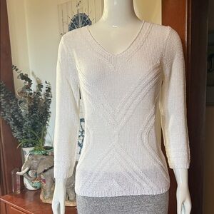 NWT sheer beachy northern reflections size small Elegant White V-Neck Sweater